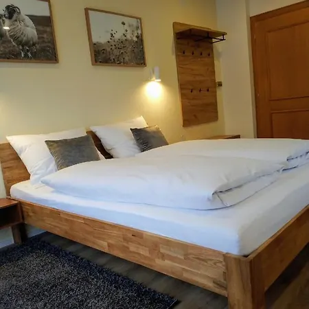 ベッド・アンド・ブレックファスト Gaestehaus Moser *